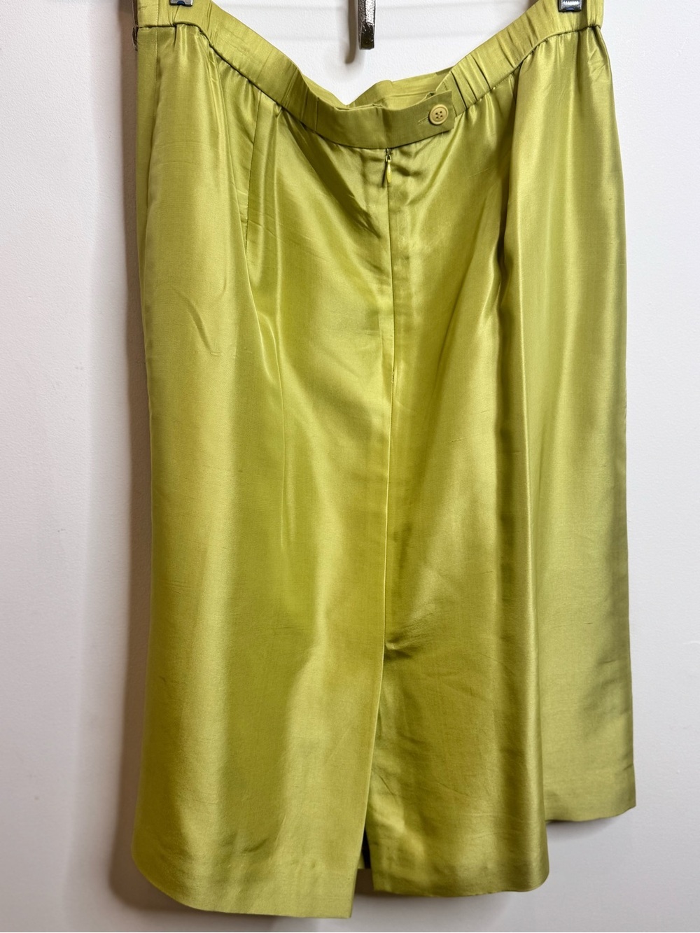 Elegant Lime Green 100% Silk Women's Skirt - Picture 2 of 4